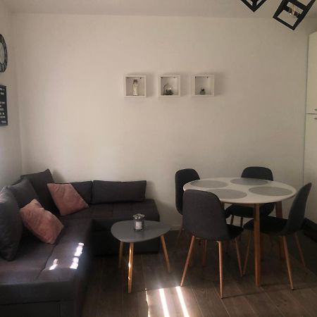 Appartamento Apartman Ana Zara Esterno foto