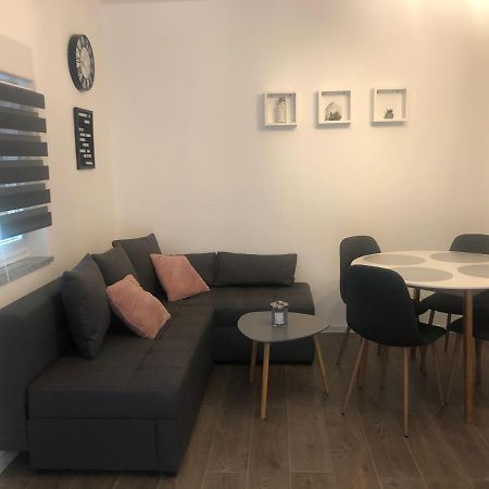 Appartamento Apartman Ana Zara Esterno foto