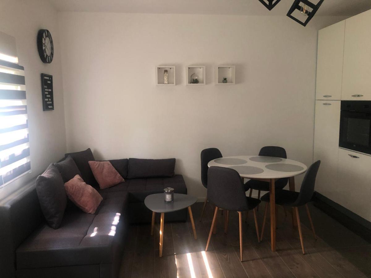 Appartamento Apartman Ana Zara Esterno foto
