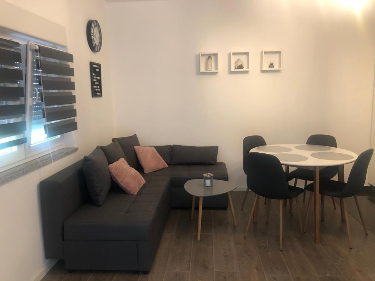 Appartamento Apartman Ana Zara Esterno foto