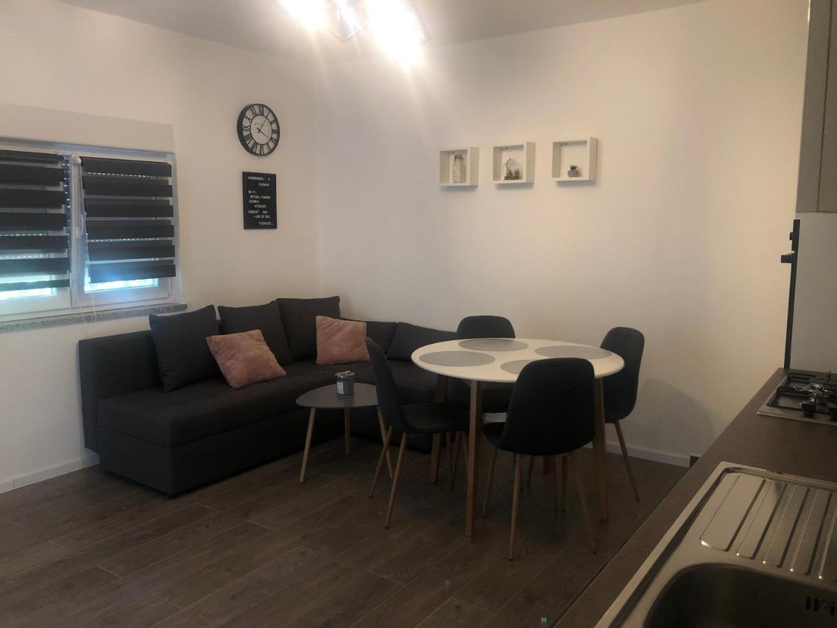 Appartamento Apartman Ana Zara Esterno foto