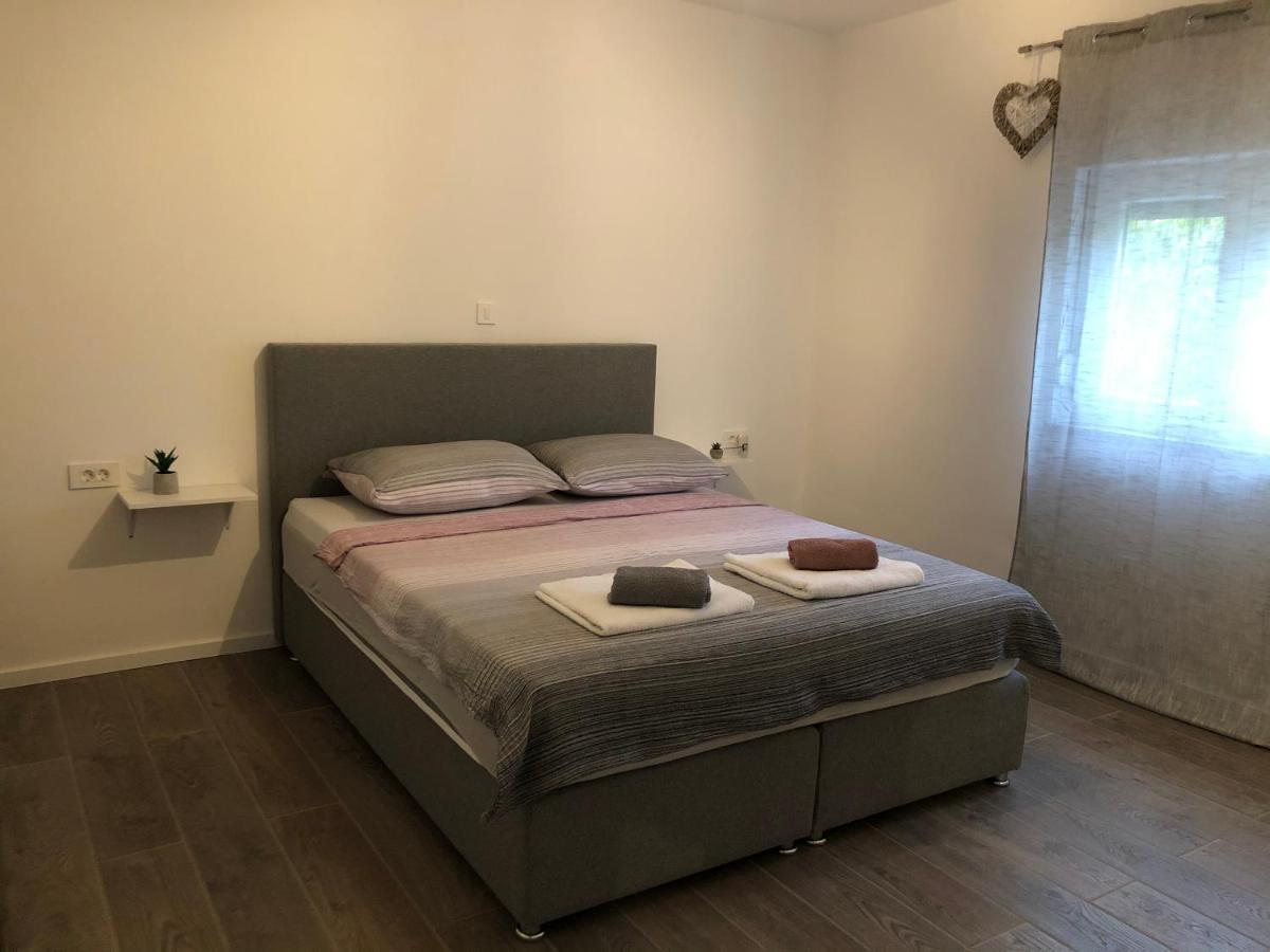 Appartamento Apartman Ana Zara Esterno foto